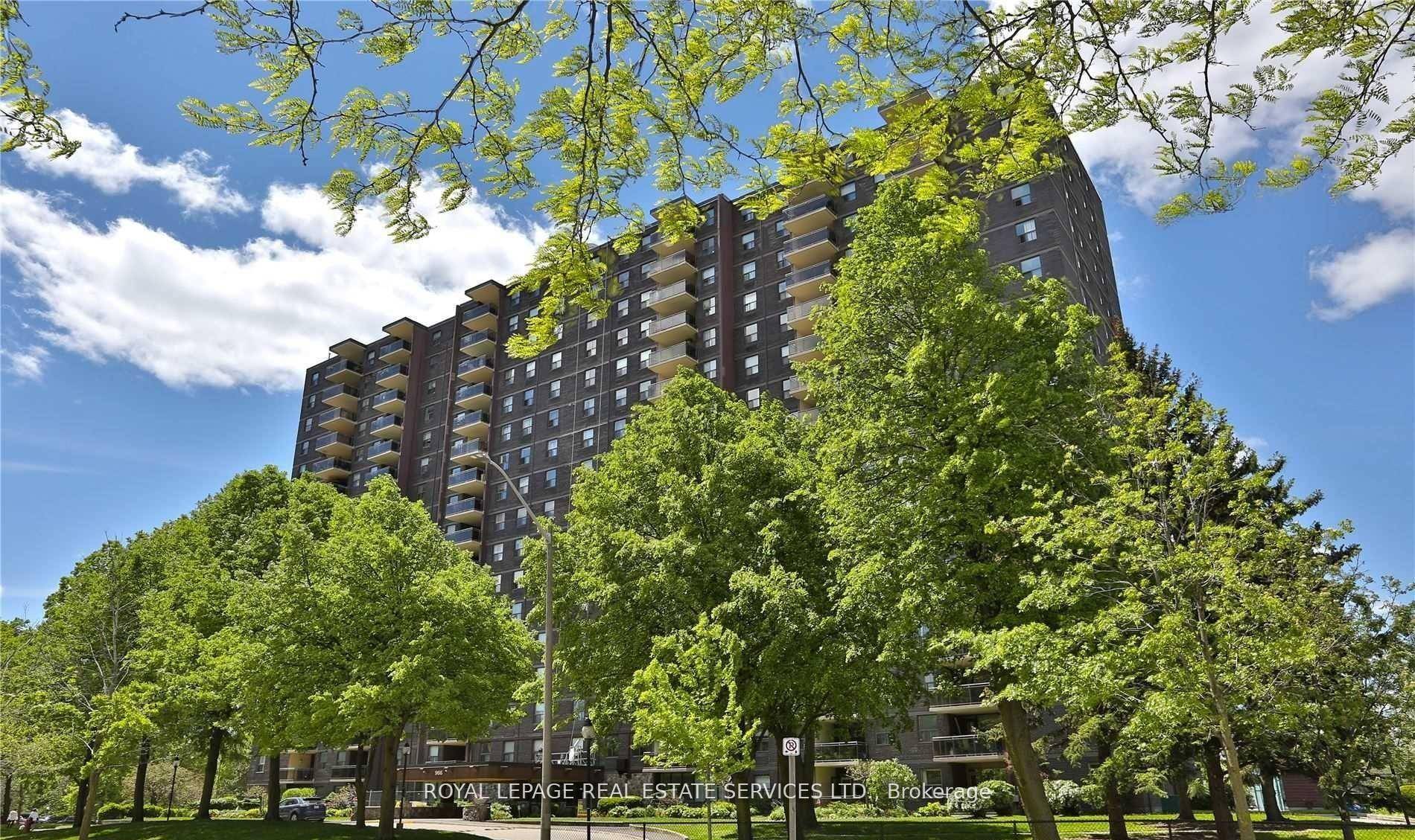 Welcome to 966 Inverhouse, a well located Condominium.