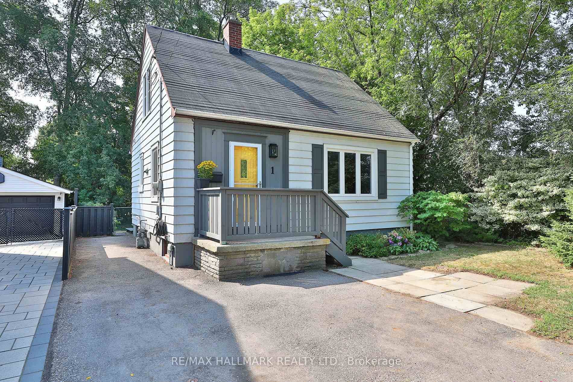 1 Furnival is an enchanting house located on a cul de sac in the cozy pocket of the Sunshine Valley in Topham Park, with a small town tight knit community ...