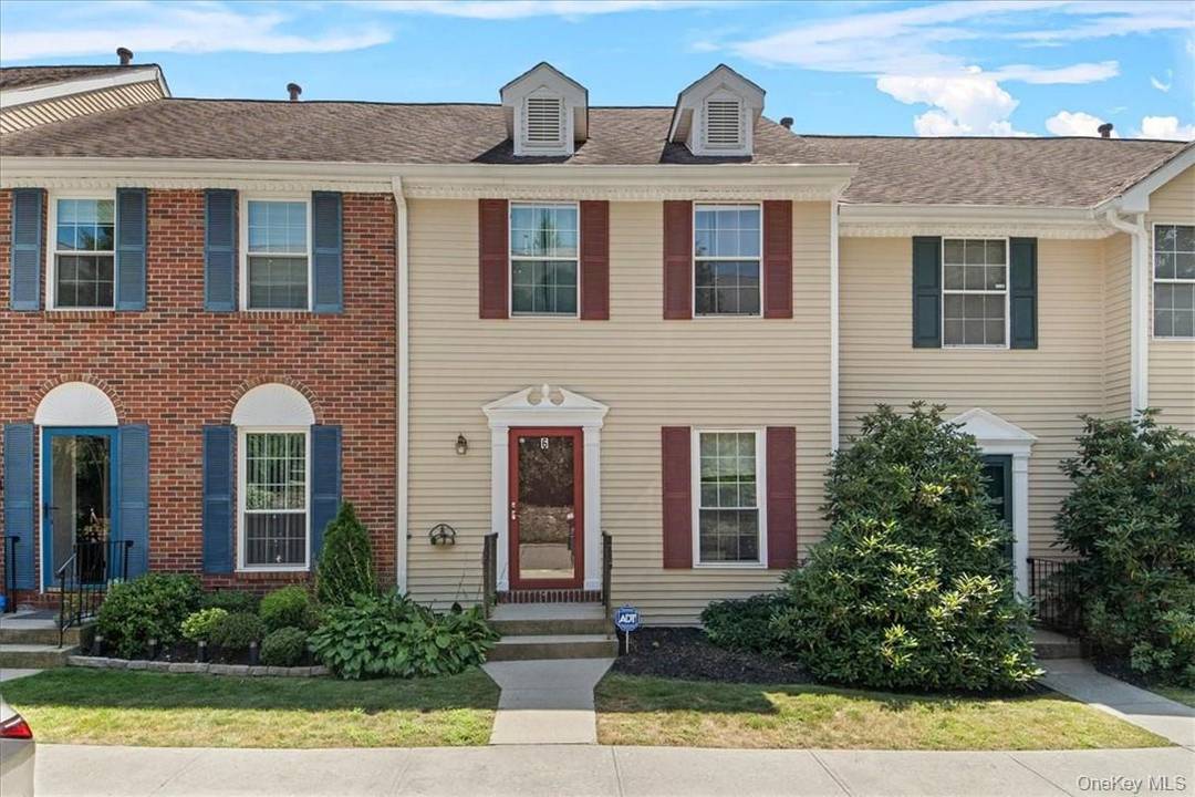 Stylish Tri Level Townhouse in Highly Desirable Society Hill II !