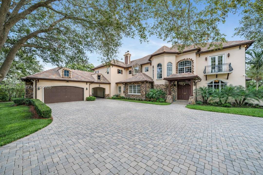 Exceptional Estate Property with Additional Acre, Barn amp ; Future Potential.