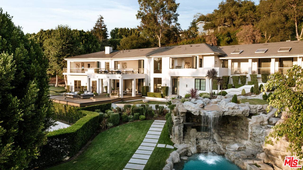 9694   Oak Pass Rd 7BR Beverly Hills Post Office | B.H.P.O. La