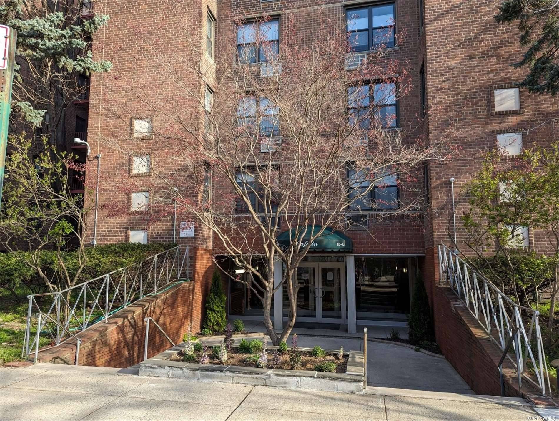 A spacious one bedroom co op that is large enough for a king sized bed, located in the heart of Woodside with beautiful hardwood floors along with a renovated kitchen ...