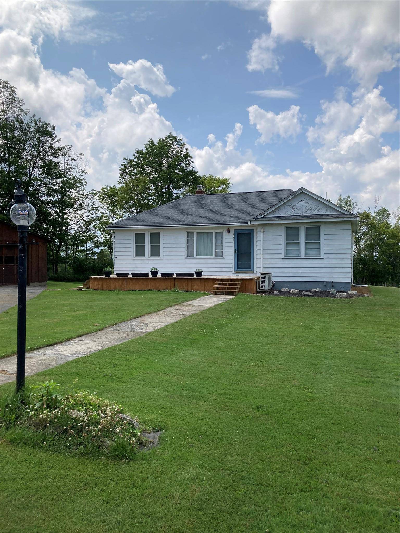 Location Location ! 3 bedroom ranch.