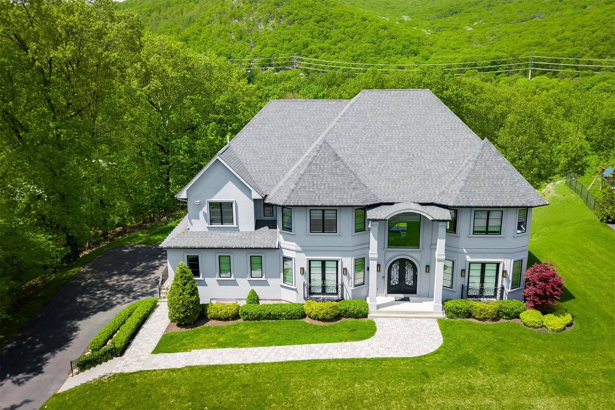 Magnificent Newly Built Custom Estate in the Heart of Pomona !