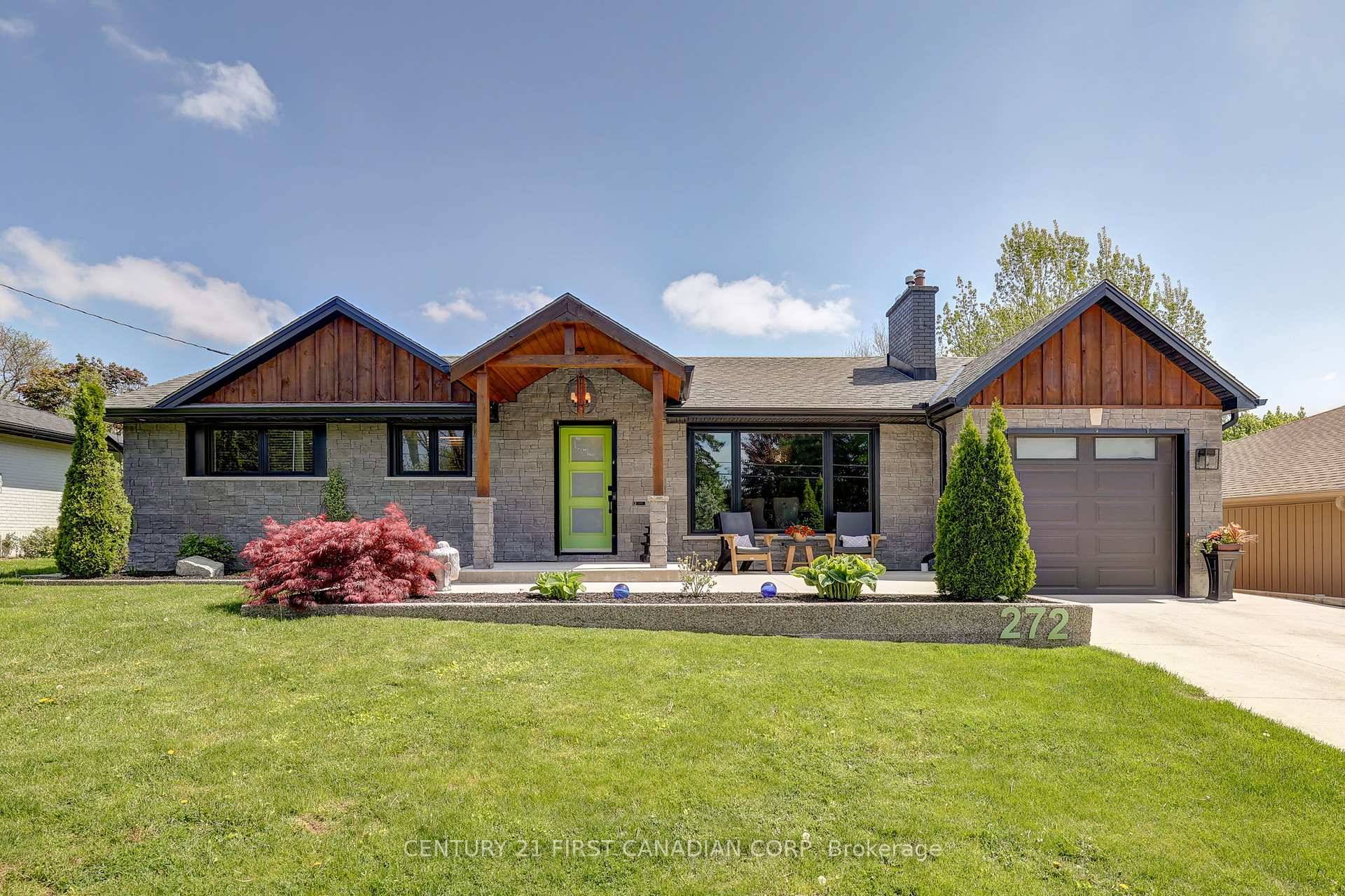 An Address of Distinction Welcome to a residence where elegance meets excellence in one of London's most prestigious and admired neighborhoods, Oakridge.