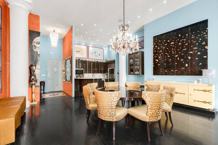 Chelsea Grand Loft Rental in Iconic Pre War CondominiumThis remarkable 1, 512 sq ft designer loft is located in one of Chelsea's most prestigious full service pre war condominiums a ...