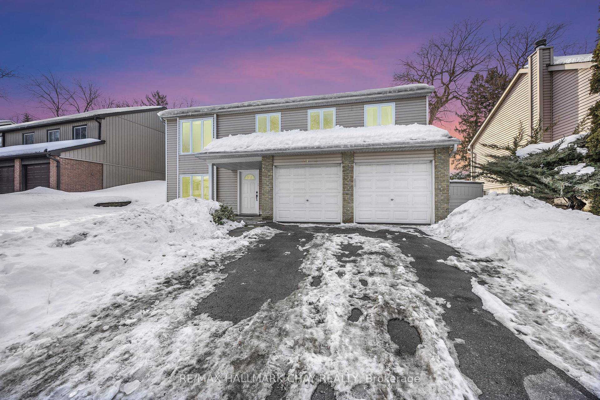 Fully renovated bungalow in the heart of Holland Landing !