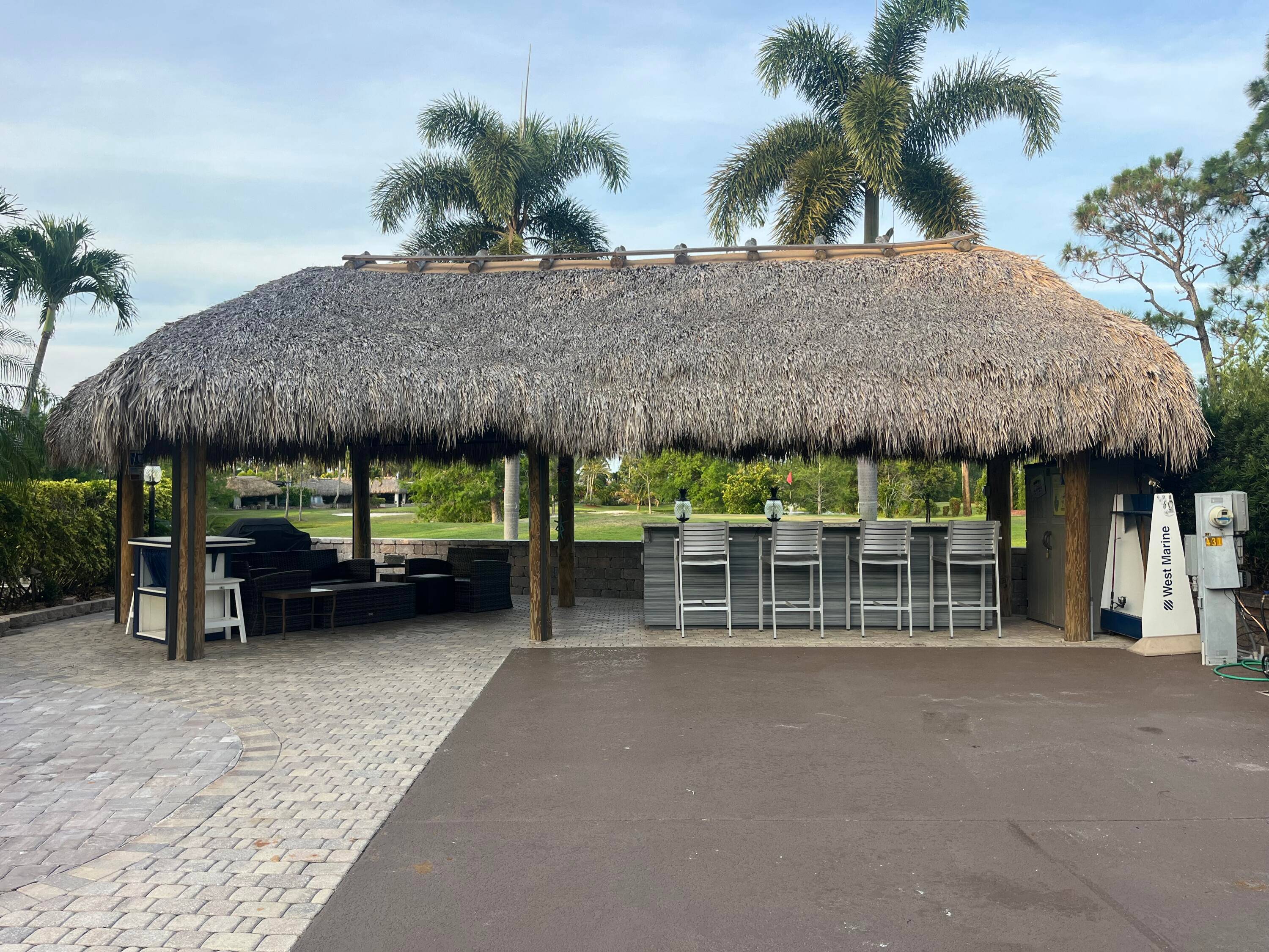 Beautiful lot in Motor Coach Resort Luxury Park, This lot is newly updated with bar granite counter top, sink, fridge and plenty of storage, large newly built tiki, beautiful landscaping ...