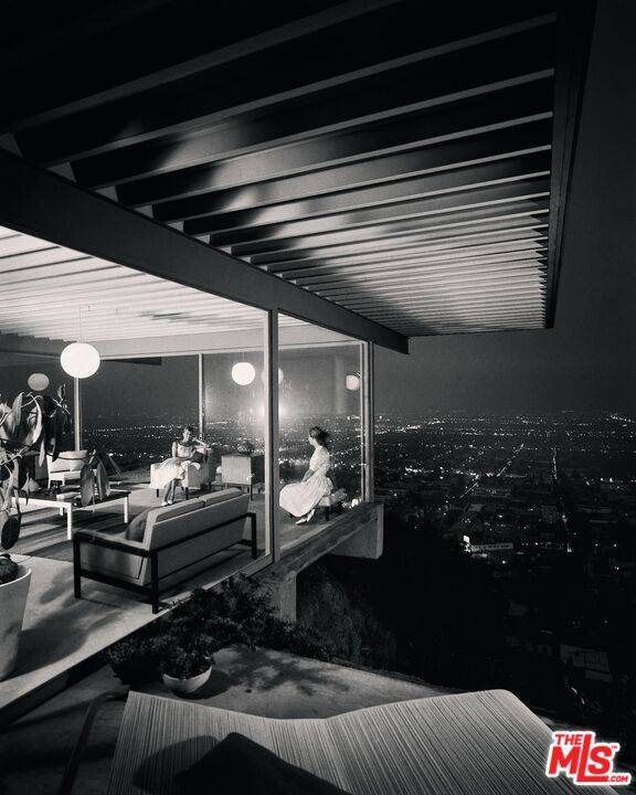 1635   Woods Dr 2BR Sunset Strip La