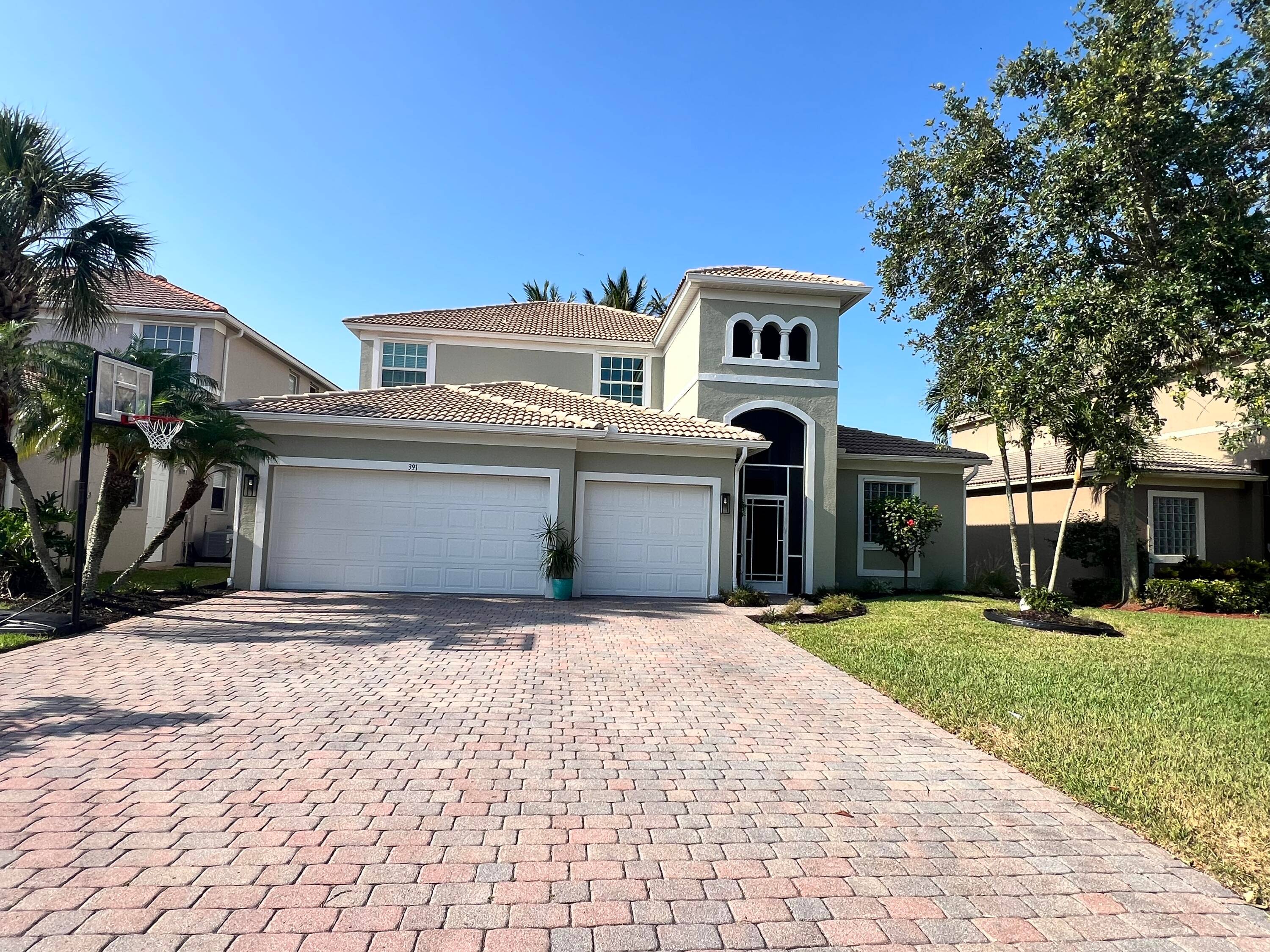 Welcome home to this Birmingham model in the highly desirable, gated community of St.