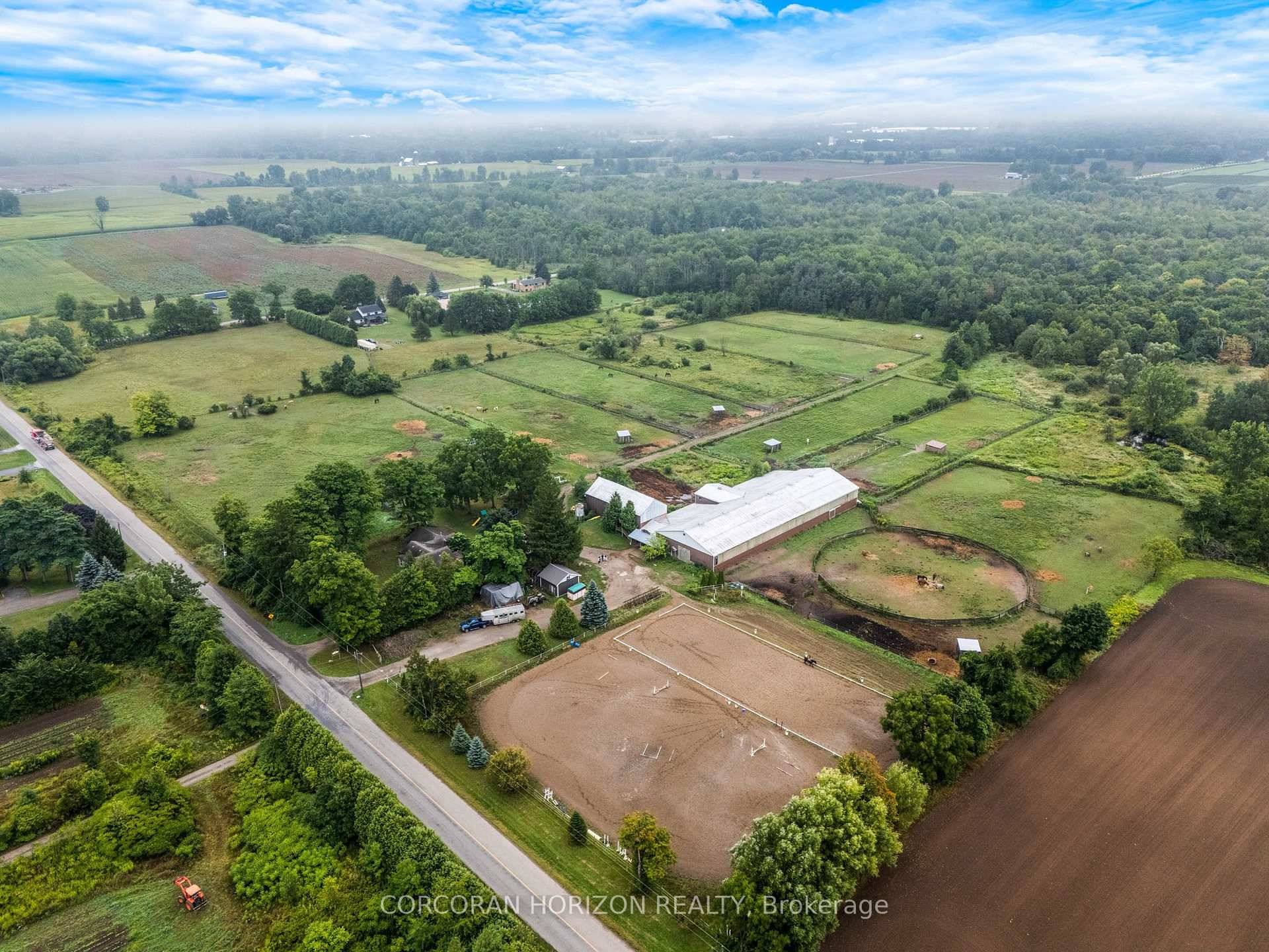 VERSATILE FARM PROPERTY PERFECT FOR HORSE ENTHUSIASTS !