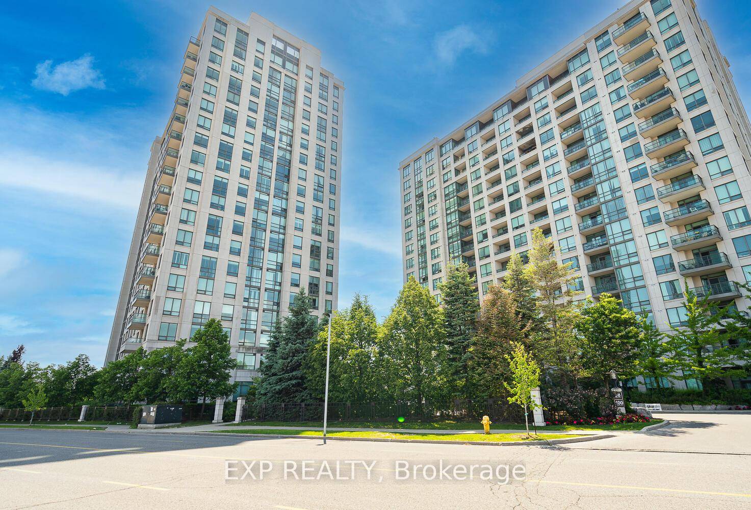 View Lover's Dream, Stunning SE Corner Unit in the heart of Thornhill !