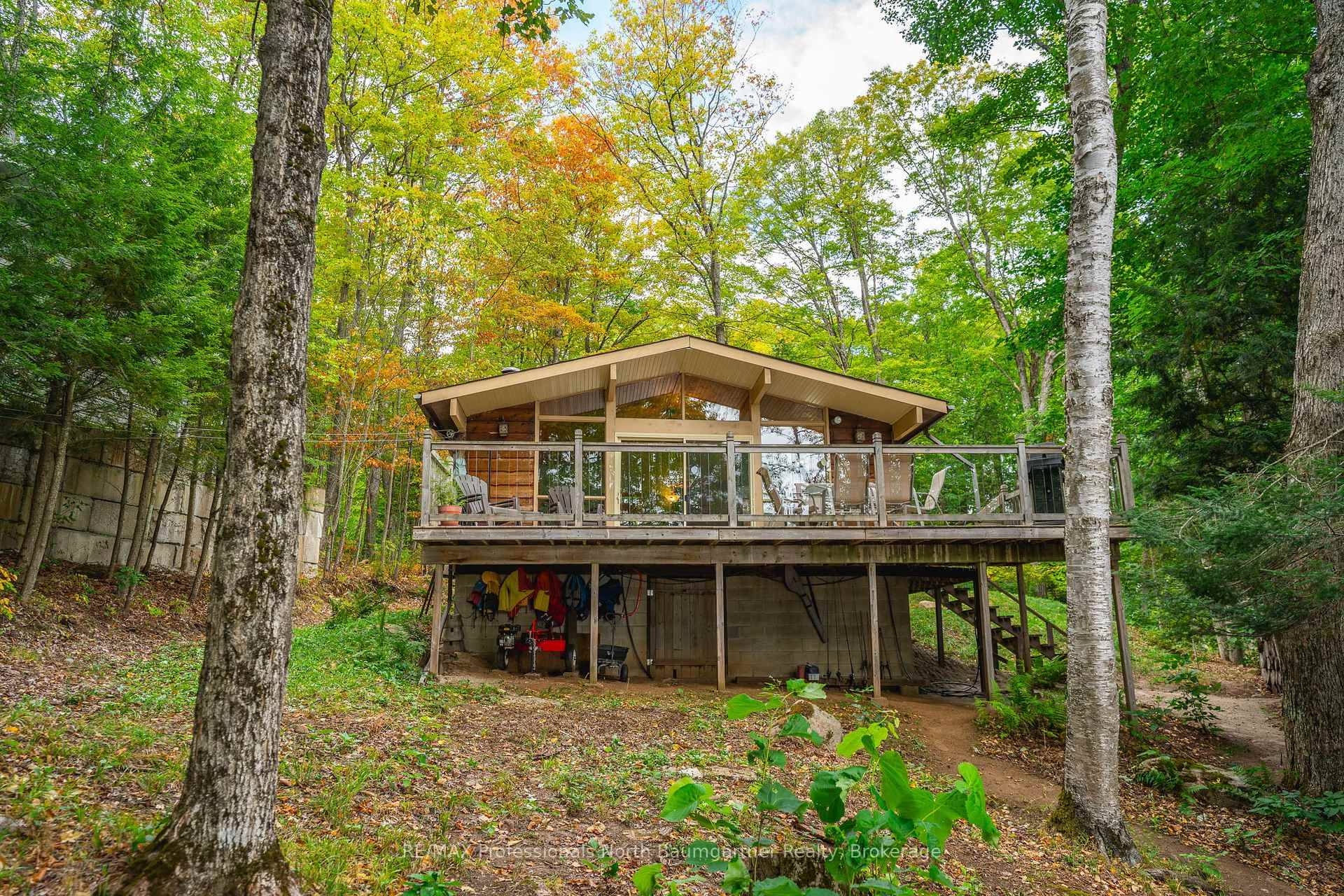 Welcome to your serene lakeside retreat !