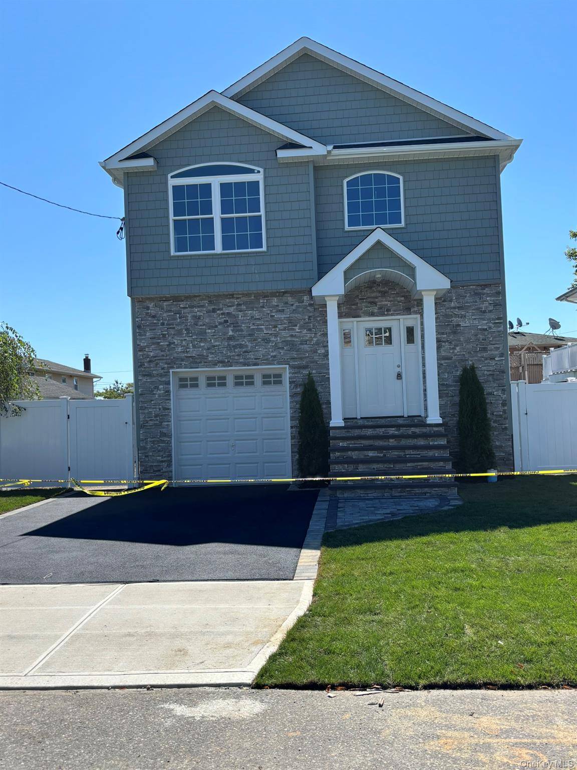 brand new construction, 4 bedroom colonial, features all large rooms, white shaker kitchen, stainless steel appliances, hardwood floors throughout, 3 full bths, master bedroom features walk in closet an large ...