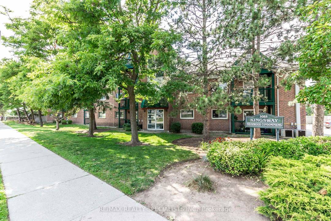 LOCATION LOCATION ! The Condo That Feels Like Home and You Cant Beat the Location !