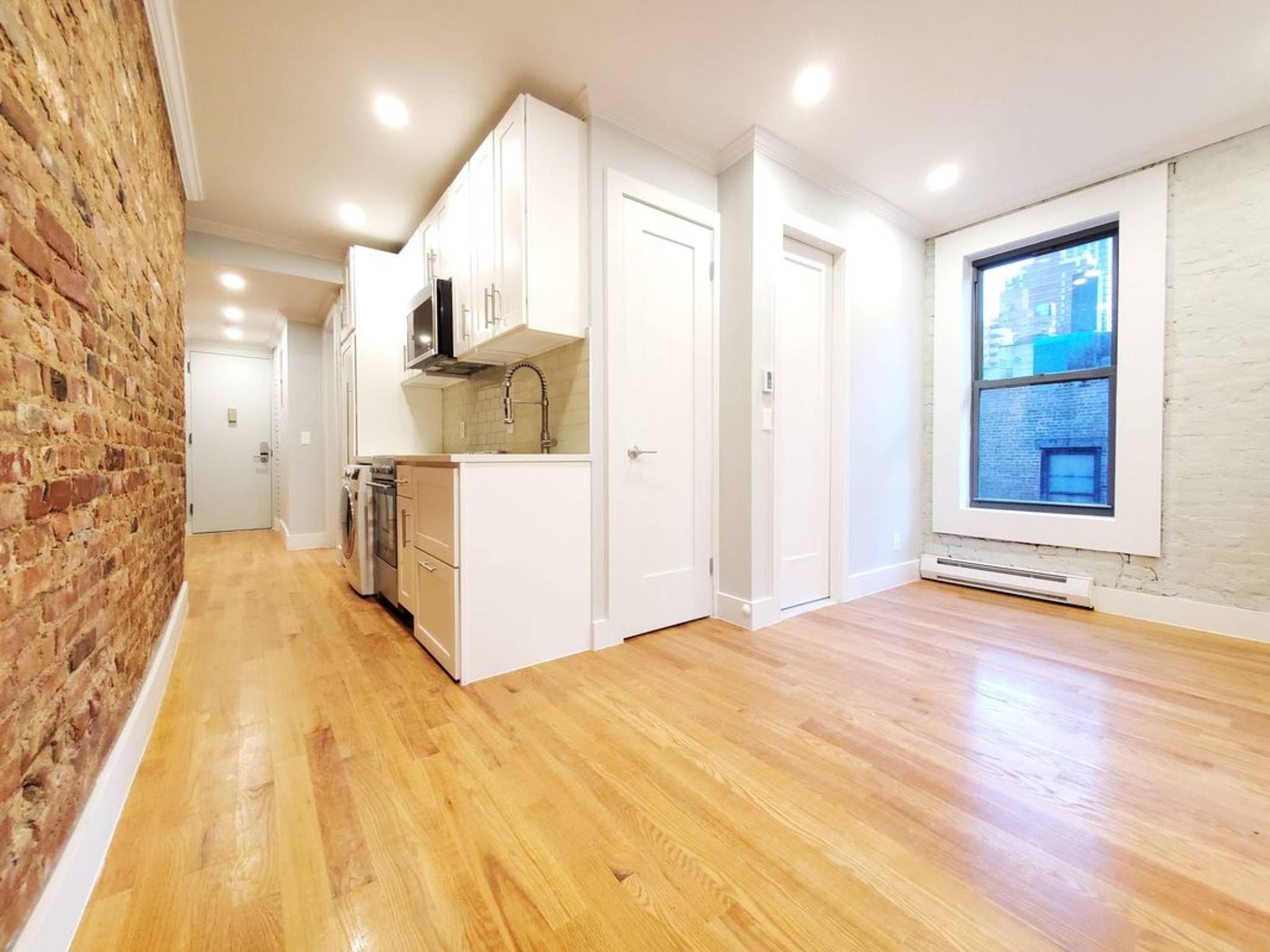 INQUIRE FOR VIDEOAVAILABLE IMMEDIATELYCome and see this beautiful 2 bedroom, 1 bathroom apartment.