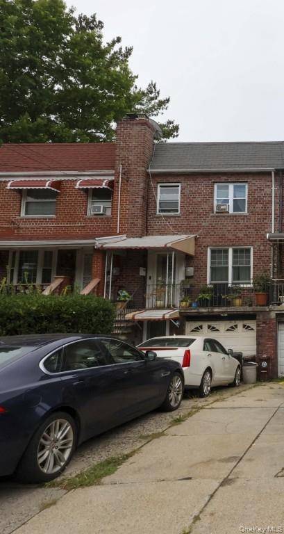 PLEASE READ CAREFULLY BEFORE INQUIRING NO INTERIOR ACCESS DRIVE BY ONLY DO NOT DISTURB TENANTS This property will not be delivered vacant.