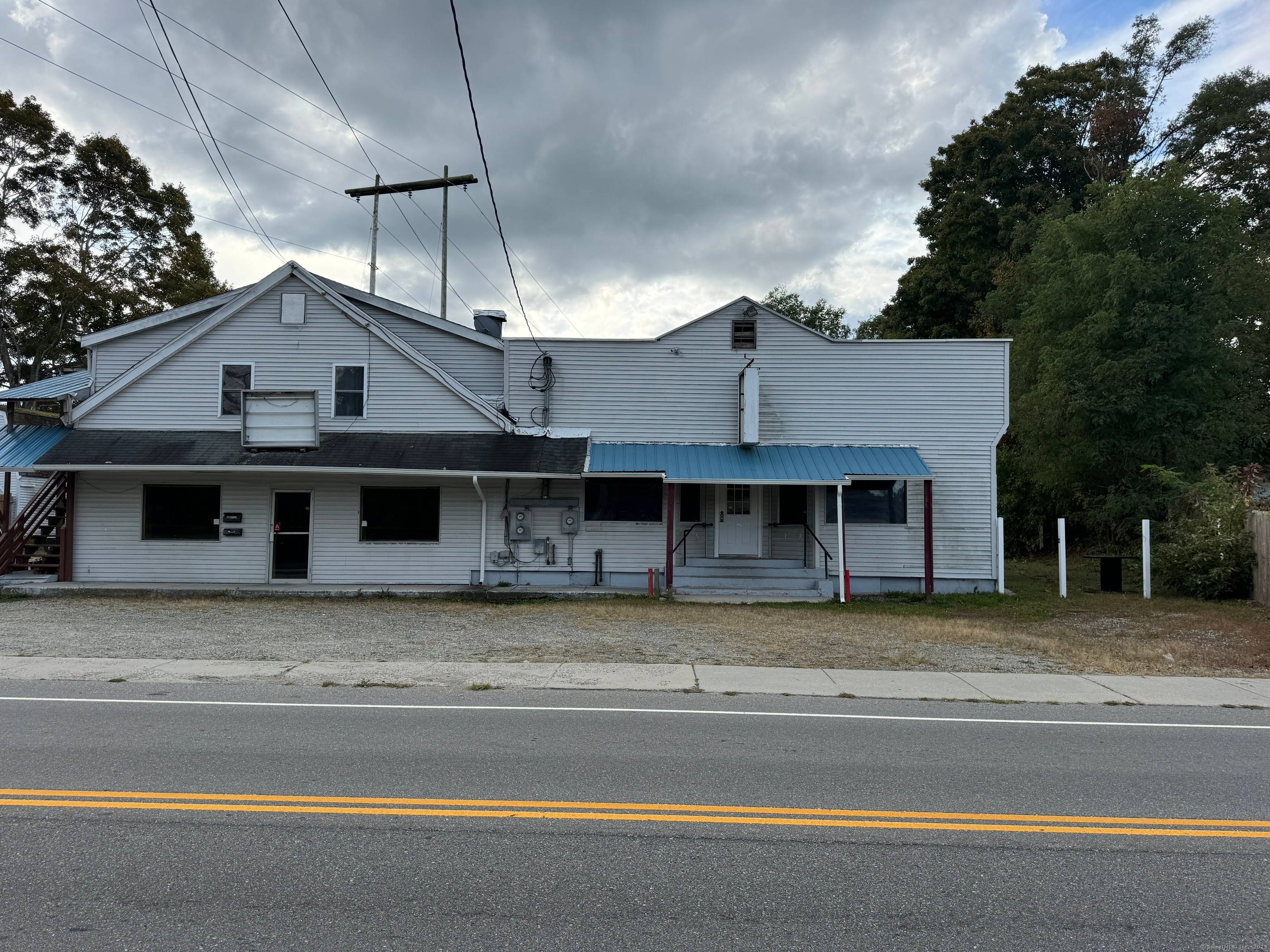 Take advantage of this unique commercial property featuring a spacious 3 bedroom, 1260 sq.