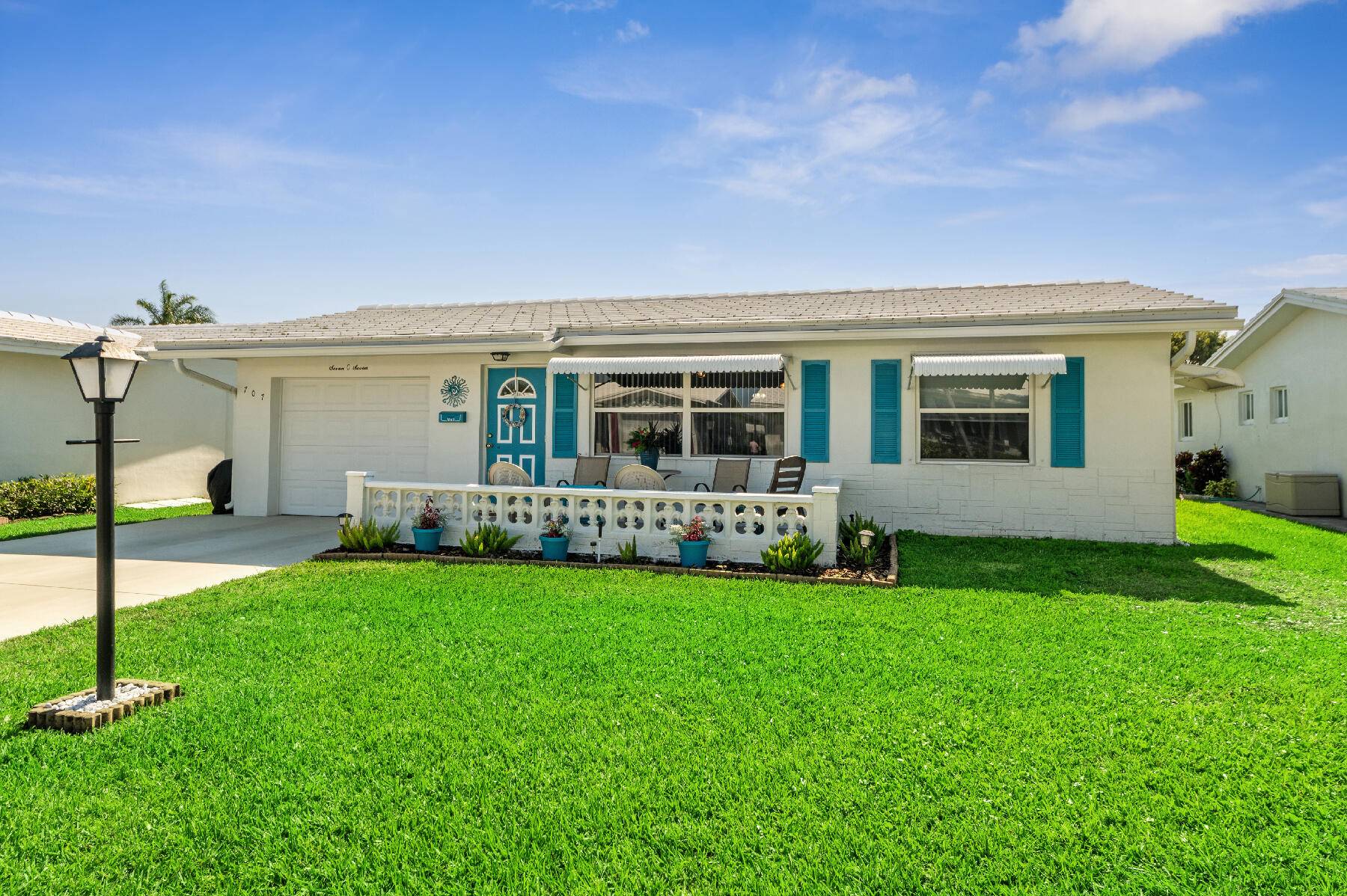 Location.. Location.. Beautiful Fairmont 2Br 1Ba with full Florida room on quiet street.