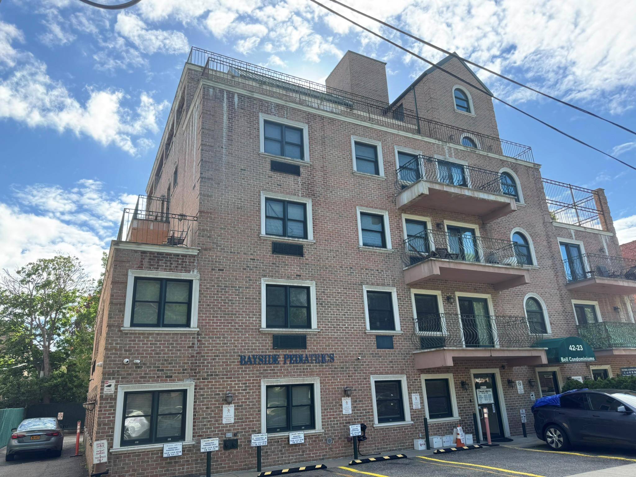 Well maintained 2 Bedrooms 2 Full Baths condo in excellent condition.