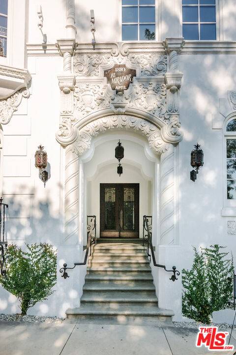 1302 N Sweetzer Ave 2BR Hollywood Hills East La