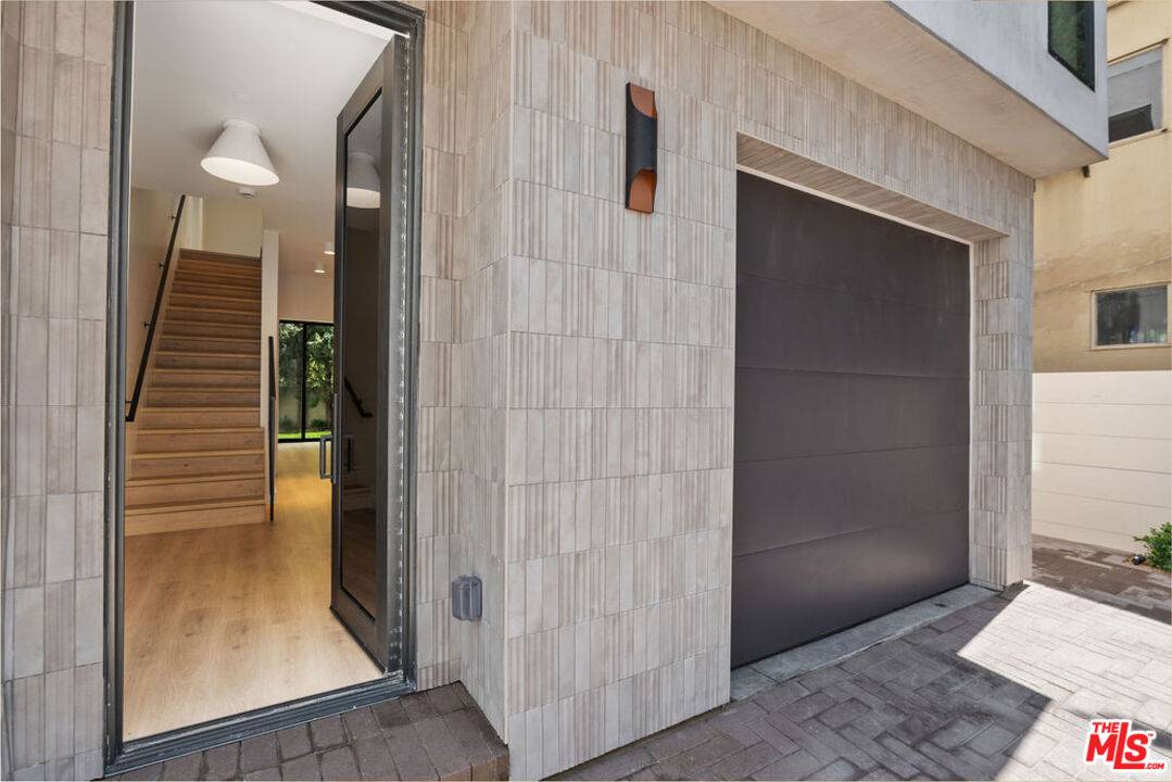 426 1/2 Arnaz Dr 3BR Beverly Grove La