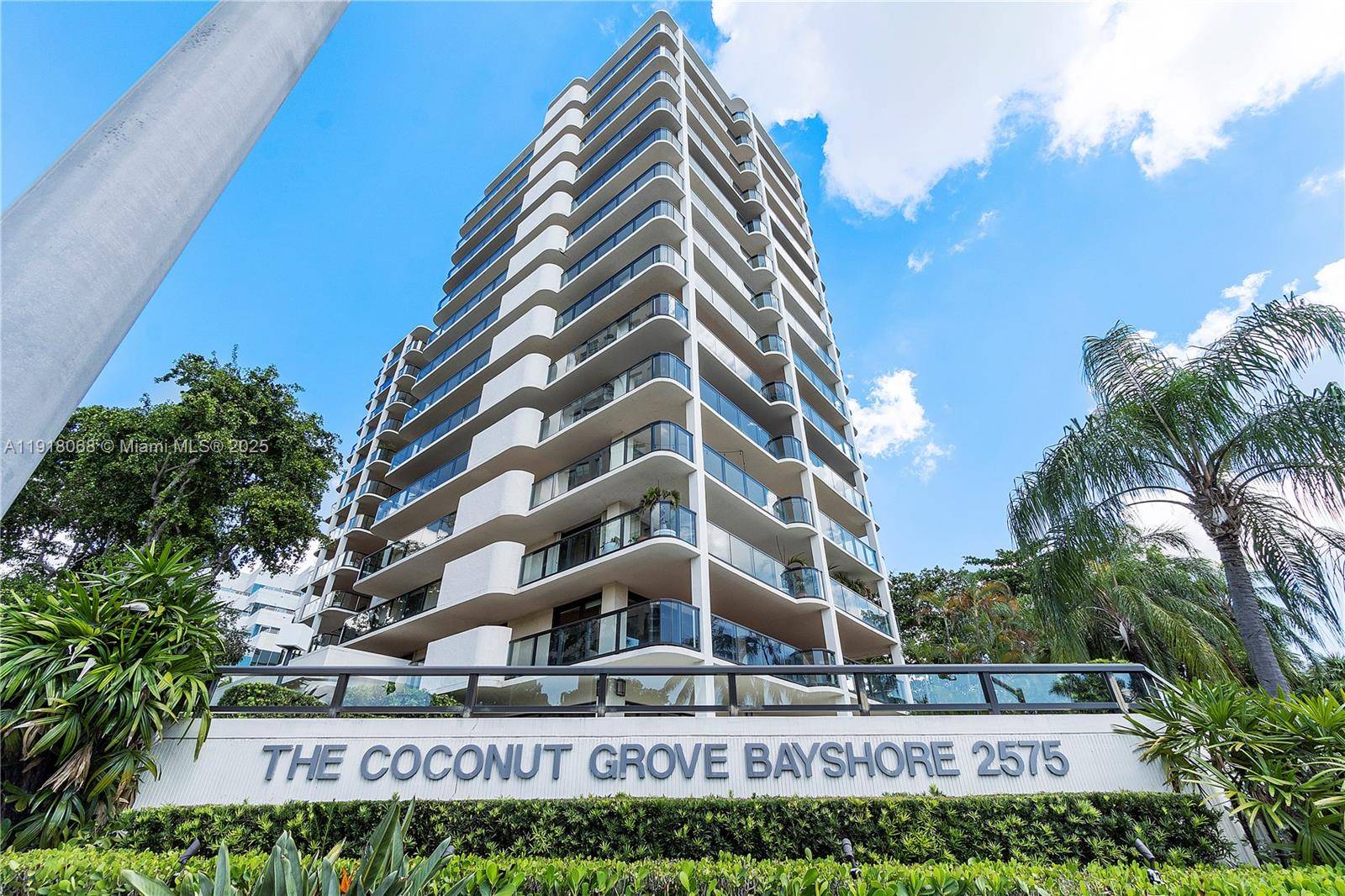 Location Location ! Live at the Coconut Grove Bayshore located in the heart of Coconut Grove.