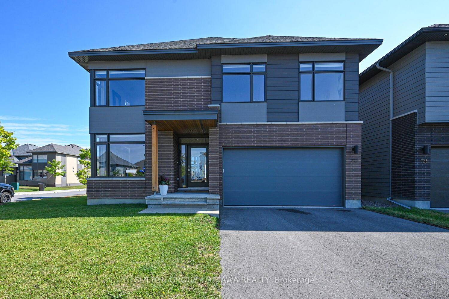 Welcome to 732 Wooler ! This exceptional HN built home, the popular and highly sought after Kenson model designed by one of Ottawa's top architecture firms Simmonds Architecture, sits proudly ...