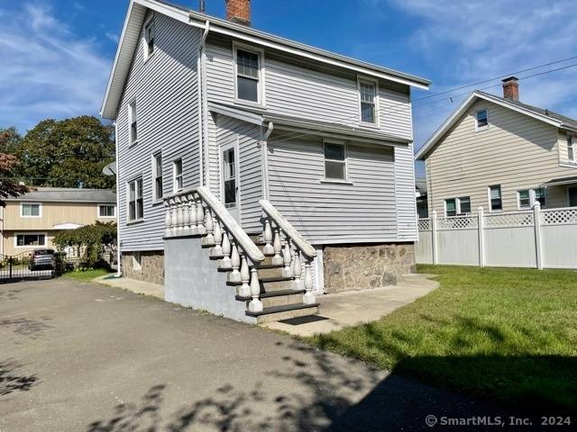 Beautiful Single Family Home in Glenbrook !