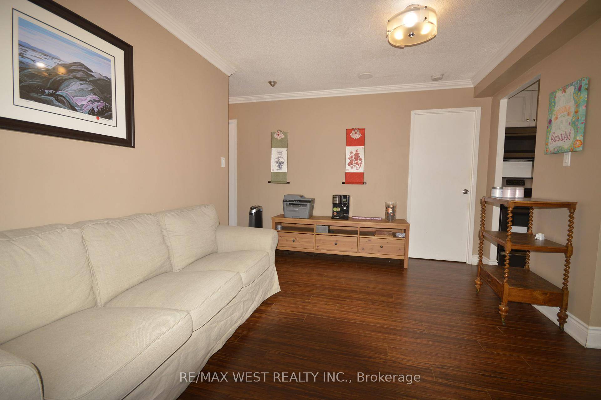 Furnished Spacious split 2 Bedroom, 2 Baths ; Stainless Steel Appliances, Separate Living amp ; Dining ; Laminate Throughout ; Walk To Subway, U Of T, Hospitals, Ryerson, Financial District, ...