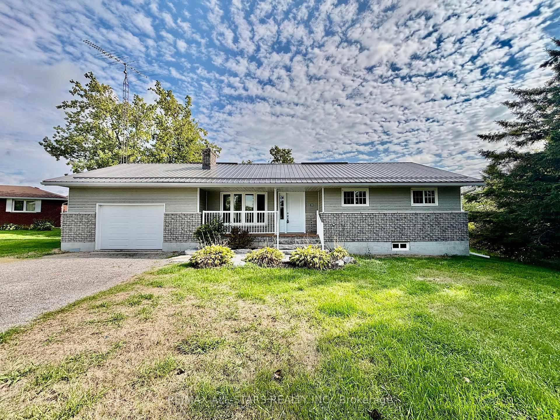 Welcome to this beautifully updated 3 bedroom, 1 bathroom bungalow, perfectly nestled on a large, mature lot in a quiet subdivision in desirable Oakwood.