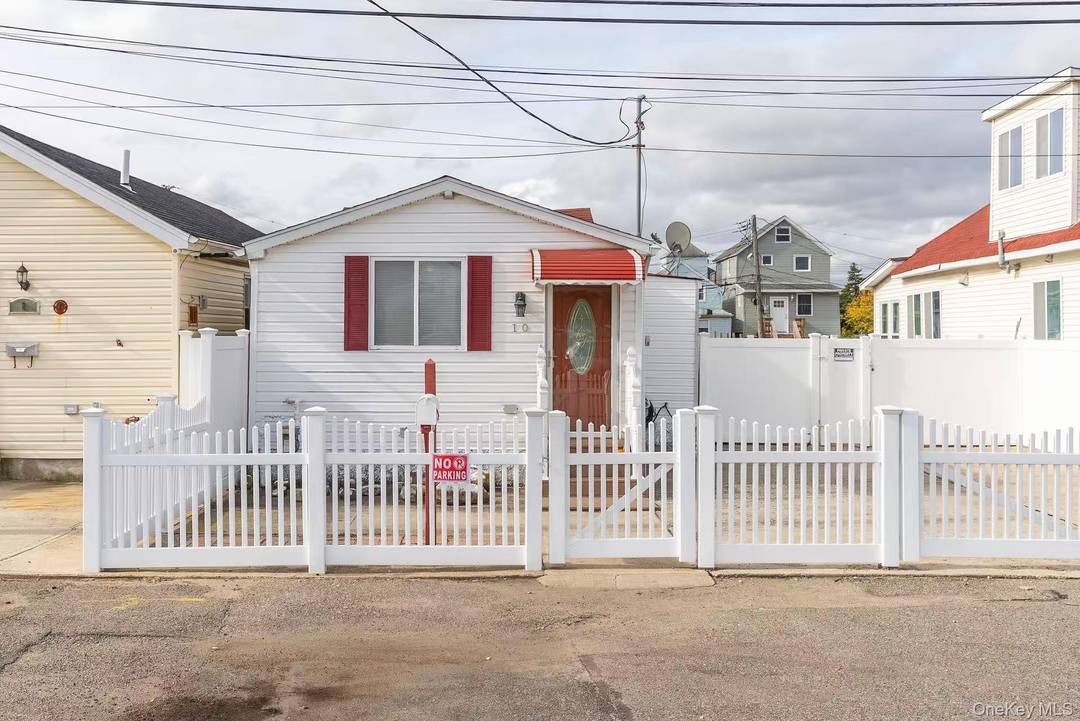 Charming Detached One Family Bungalow Howard Beach, NY Overview Quiet, water view one story bungalow with 2 bedrooms, 1 bath on a lovely lot.