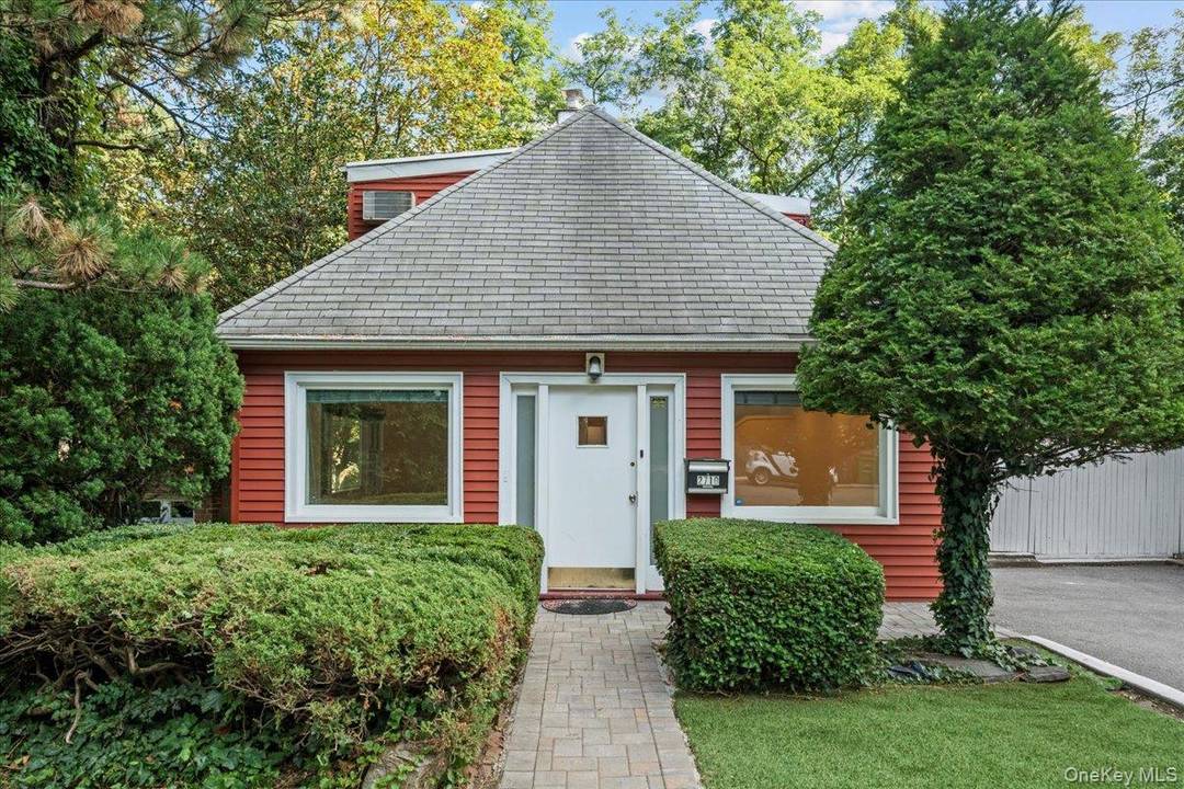 Discover the potential of this home in one of the Bronx s most desirable neighborhoods.