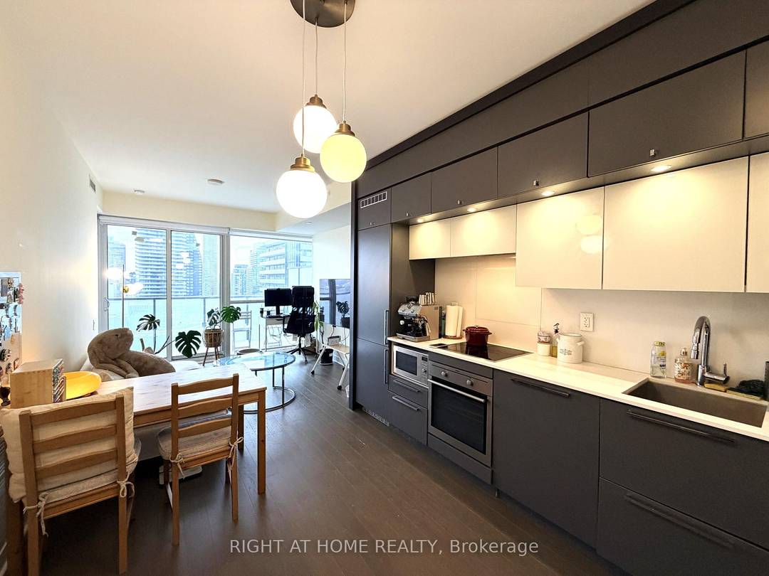 Luxury Karma Condo Located At The Yonge College.