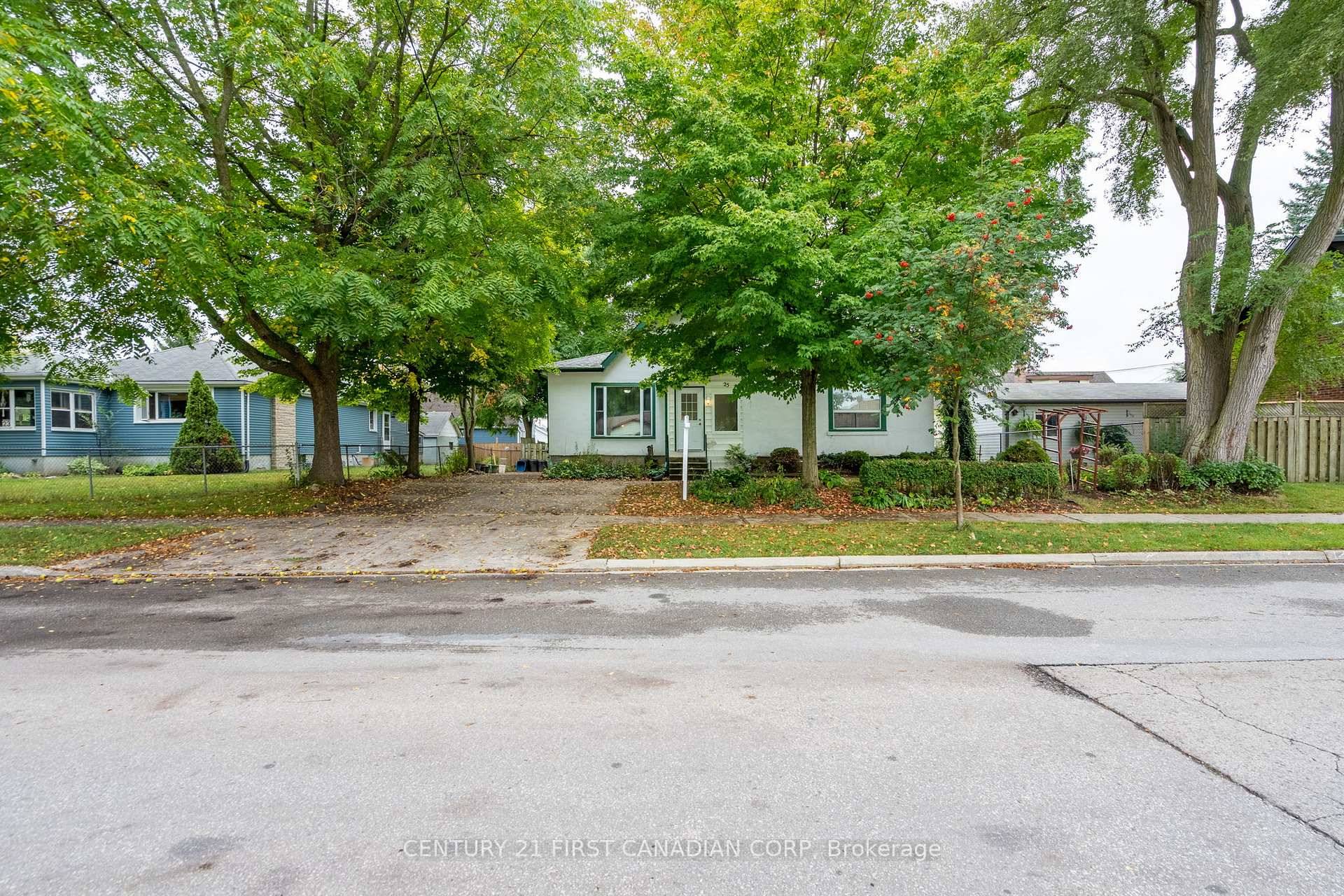 Why rent ? ? ? This home with large principle rooms features 4 bedrooms, 2 baths, hardwood floors, main floor laundry, deck, porch, 4 car laneway, and fenced lot.