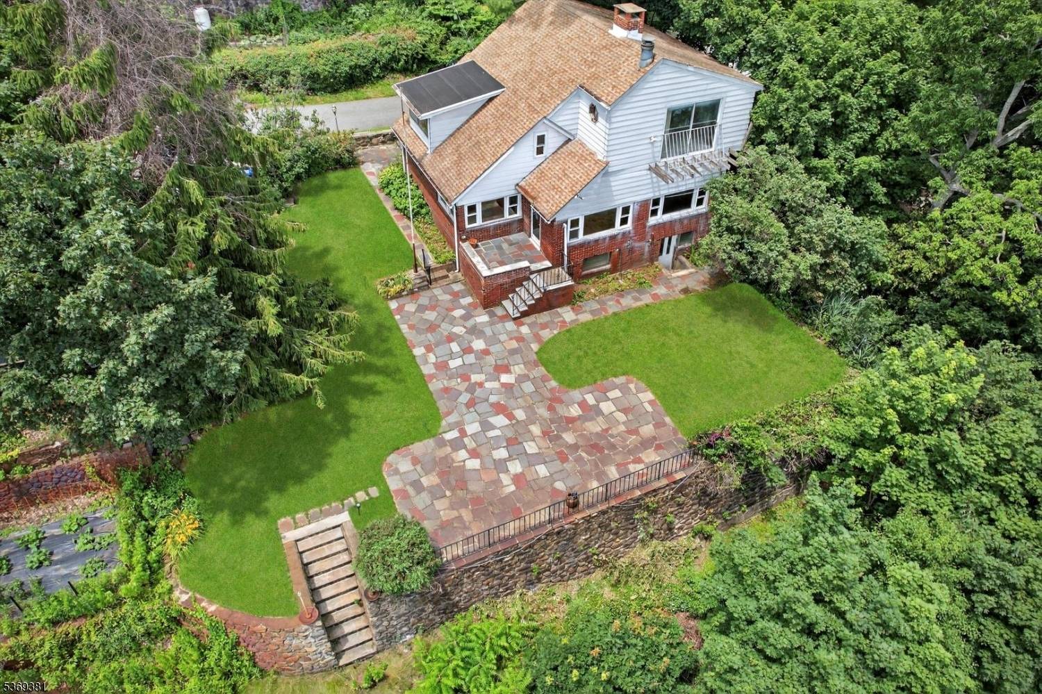 Welcome to your dream retreat nestled in the enchanting Greenwood Lake area of Hewitt, NJ !