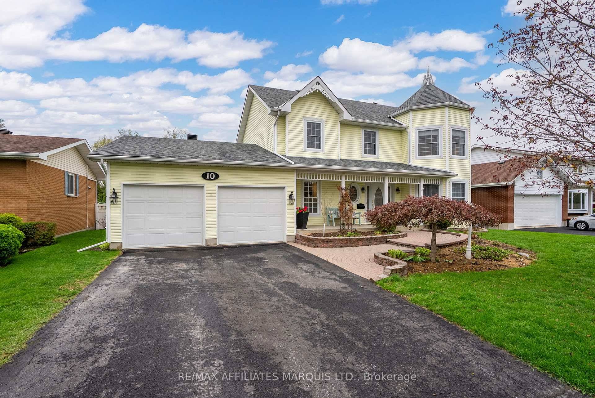 This beautifully maintained 3 bedroom, 4 bathroom home, built in 2002, is ideally located near the hospital and offers a perfect blend of comfort, quality, and convenience.
