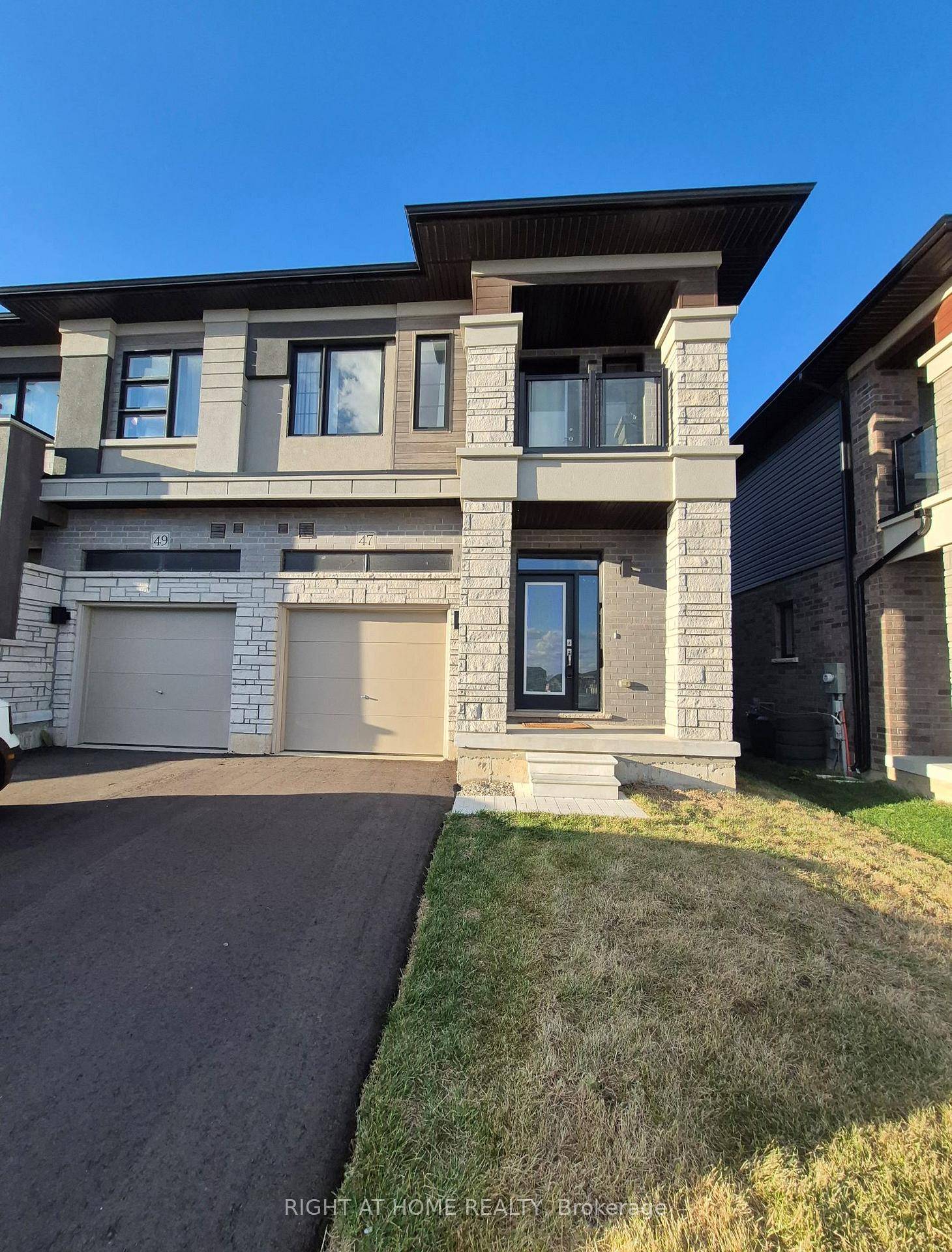 Great Location ! Move in Ready Stunning End Unit full Townhome in Beautiful Paris, Ontario !