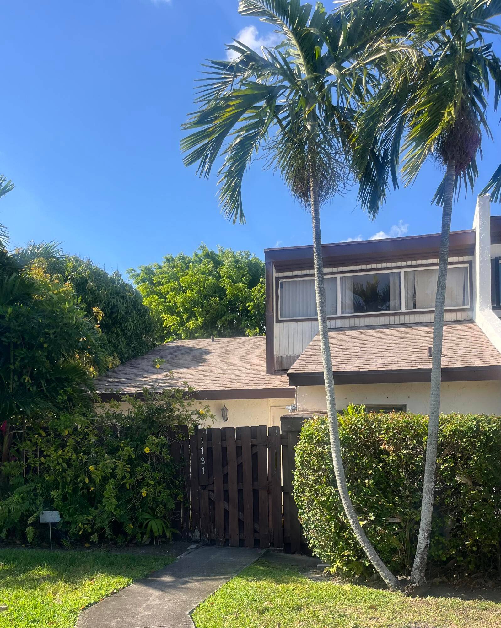 127969 ; Excellent Investment Opportunity in a Prime Location !