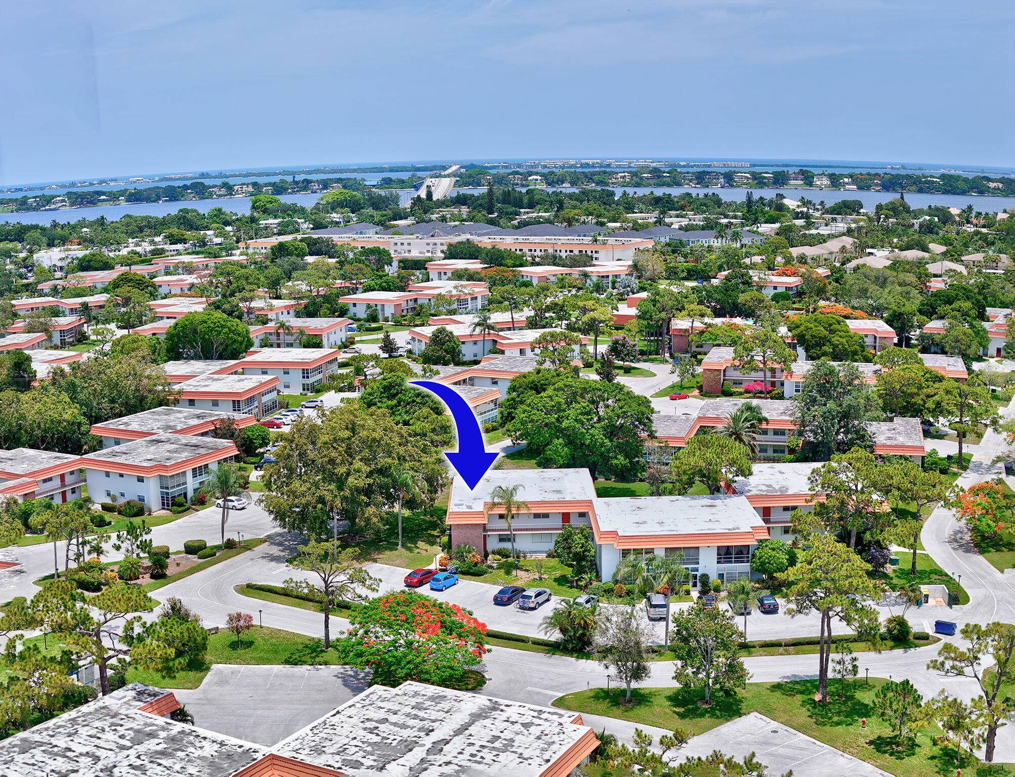 Bright and beautifully updated 2nd floor unit featuring tile floors throughout.