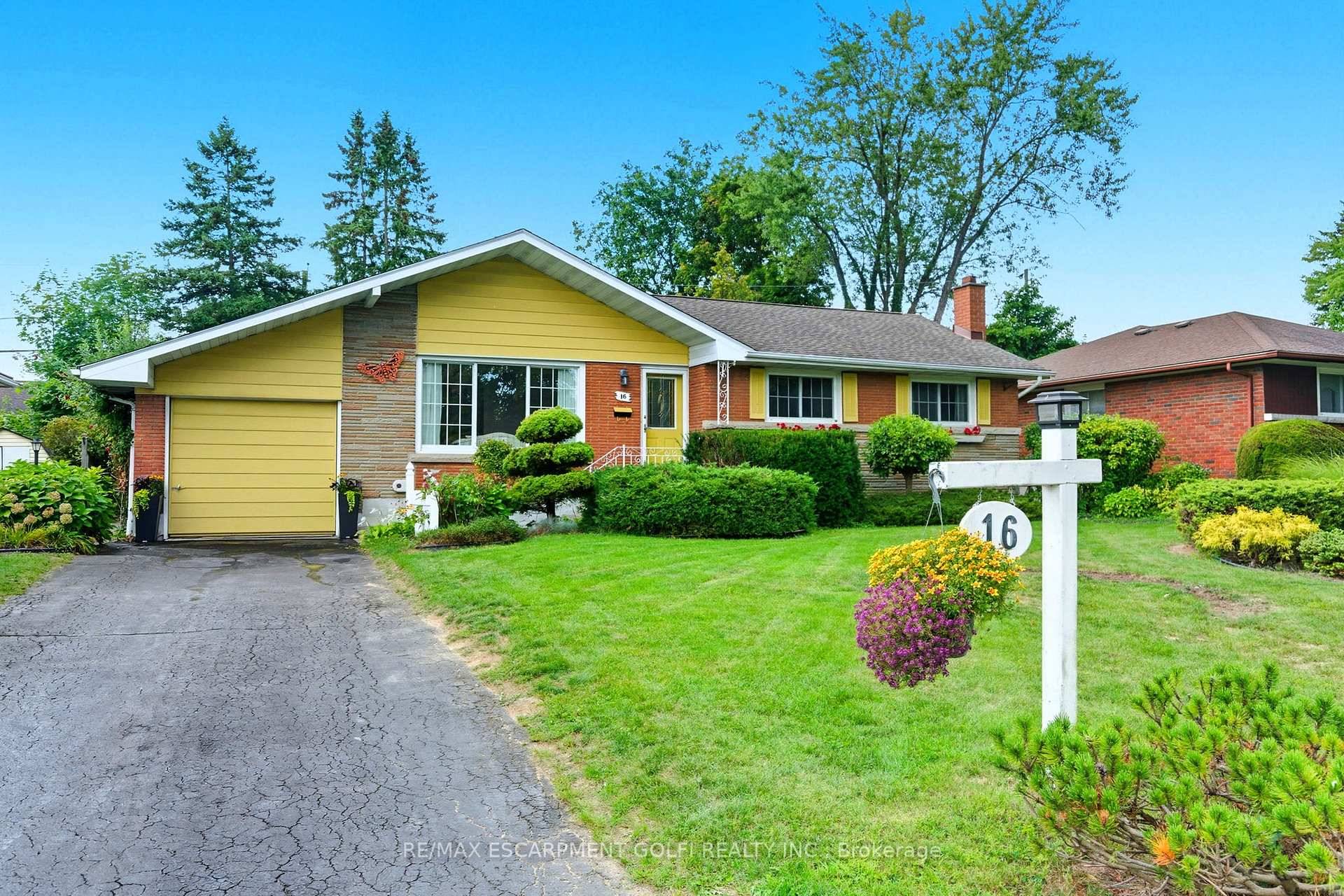 Welcome to 16 Glendale Drive, Welland a charming detached bungalow with great curb appeal proudly owned by the original owner.