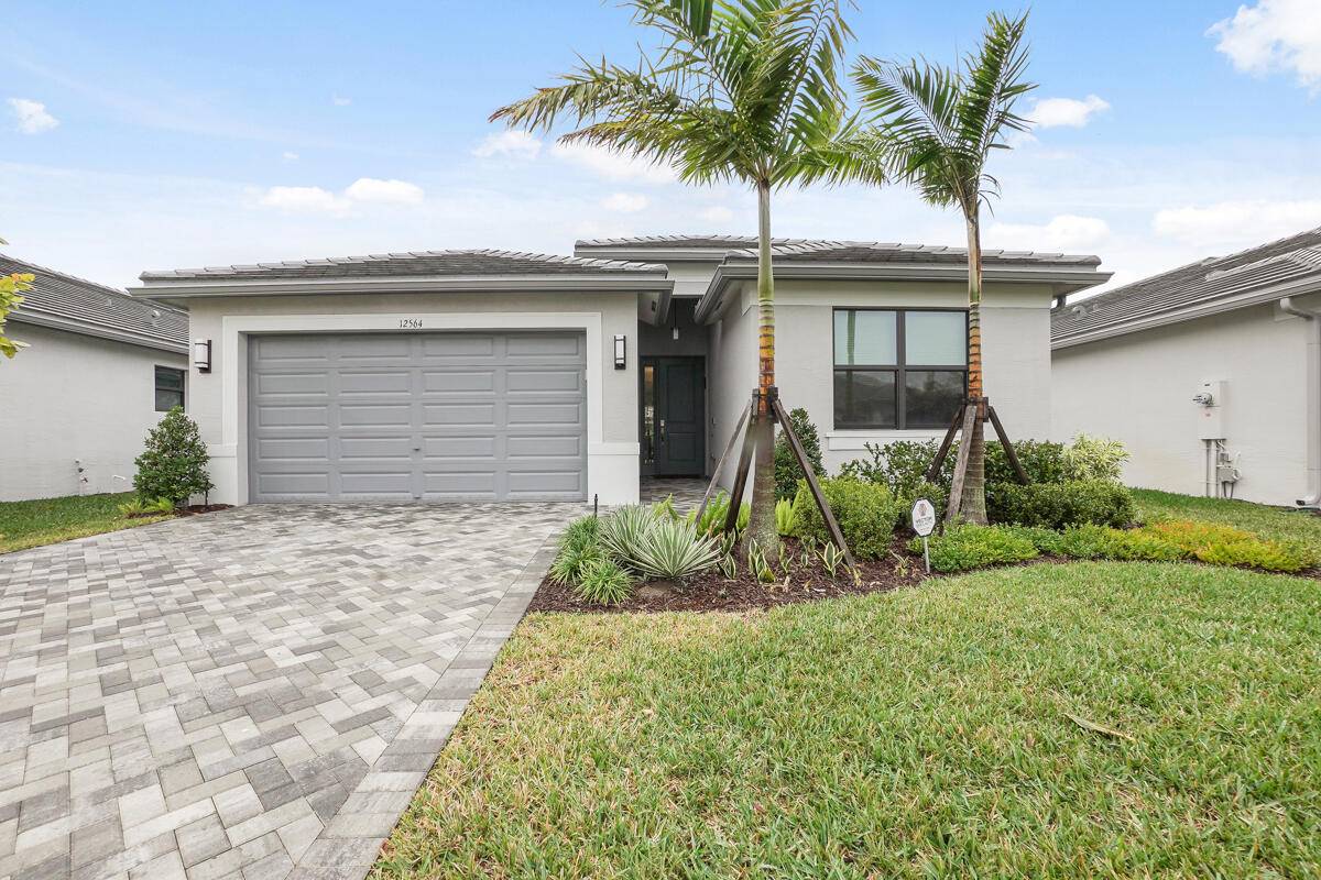 Welcome to Riverland, where luxury resort style living is like no other community in this EXTENSIVELY upgraded Abaco model with 2 bedrooms, 2 bathrooms and a den.
