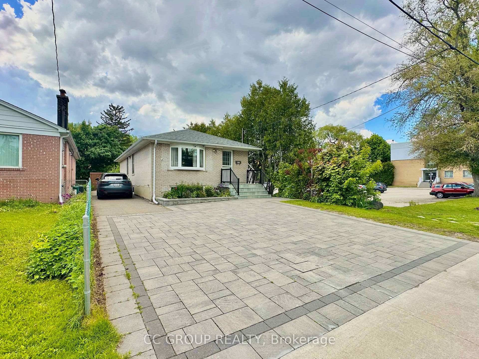 Renovated Brick Bungalow In Prime Willowdale East Community !