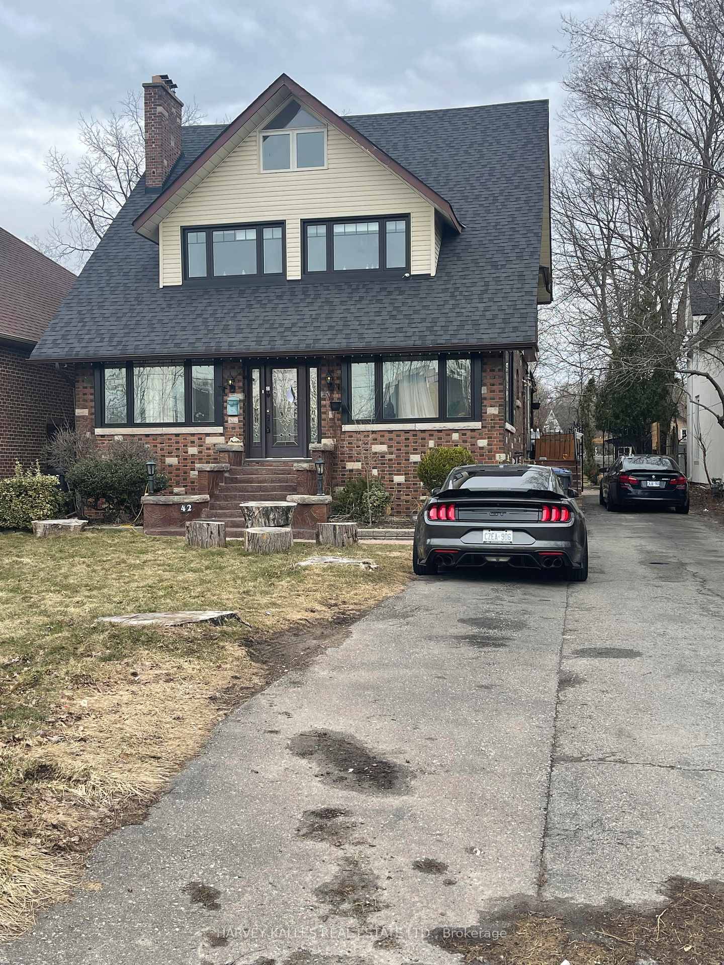 Welcome to 42 Scott Street.