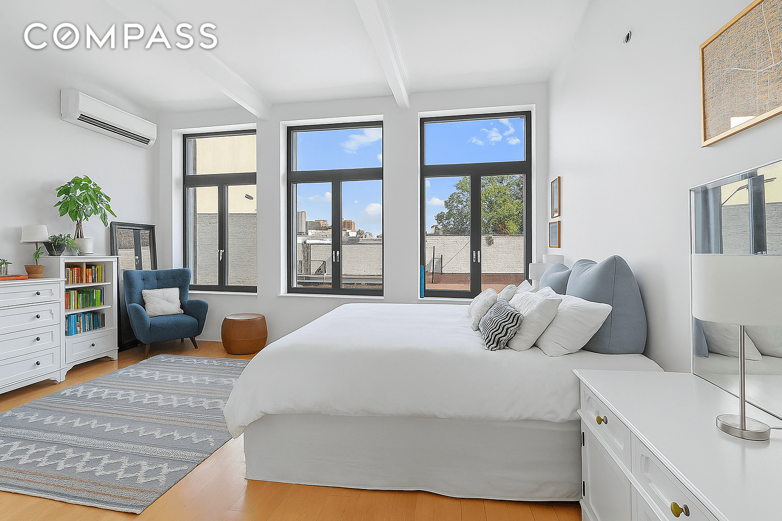 Loft living in the heart of Williamsburg !