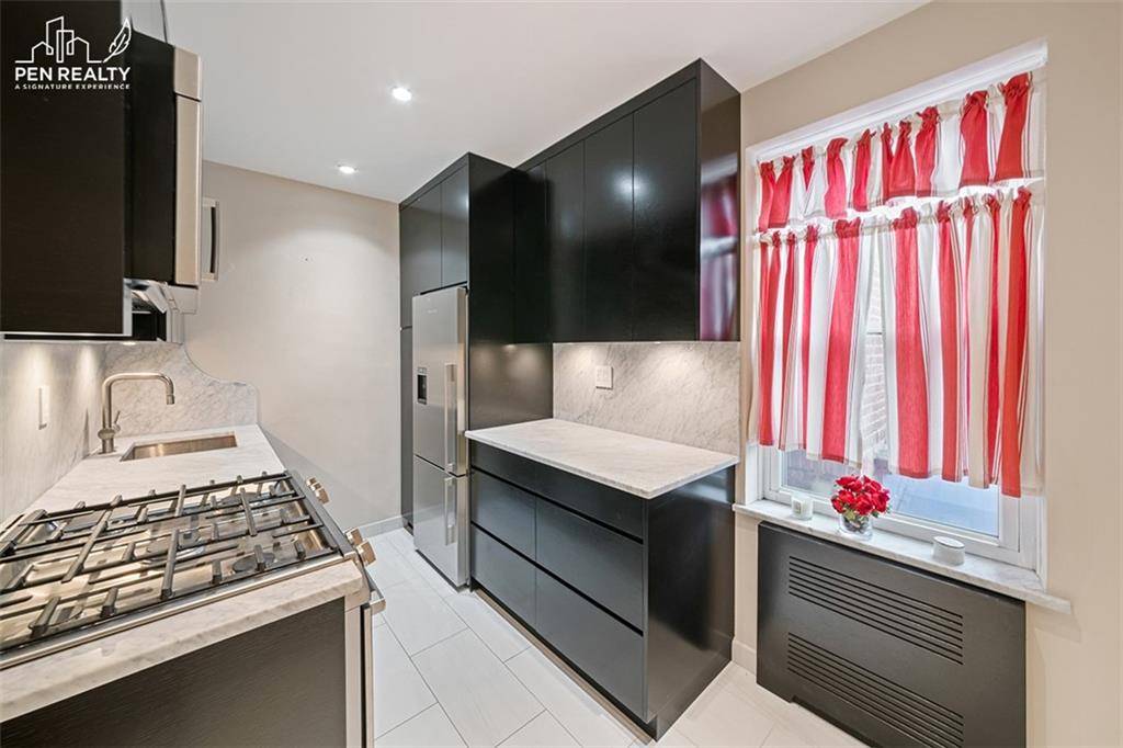 This recently renovated 1 bedroom unit, ready for move in, features luxurious hardwood floors, marble countertops, and a marble bathroom with ample storage.