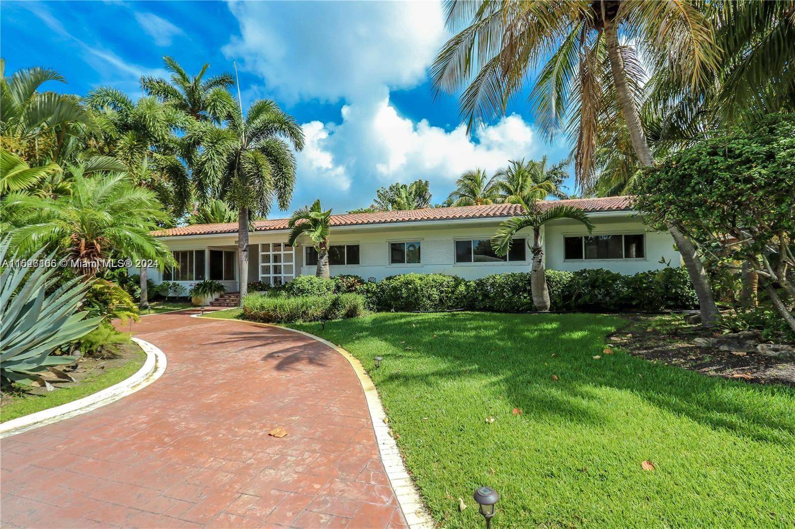 Great opportunity to live in the heart of Hollywood Lakes !