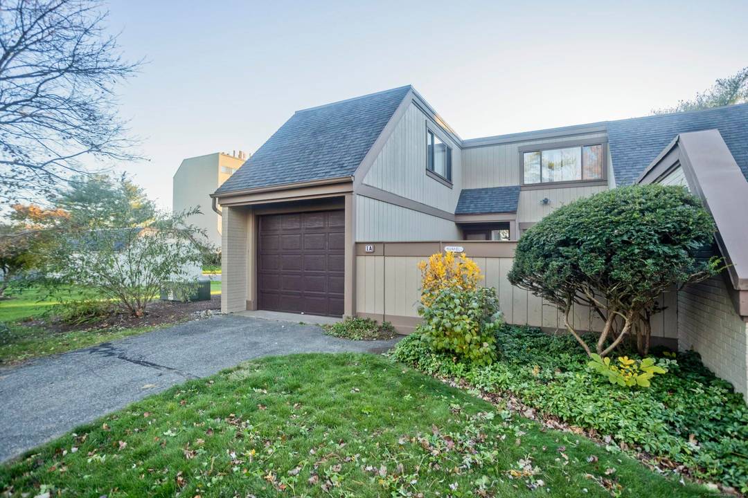 Looking for waterfront and coastal living at its best ?