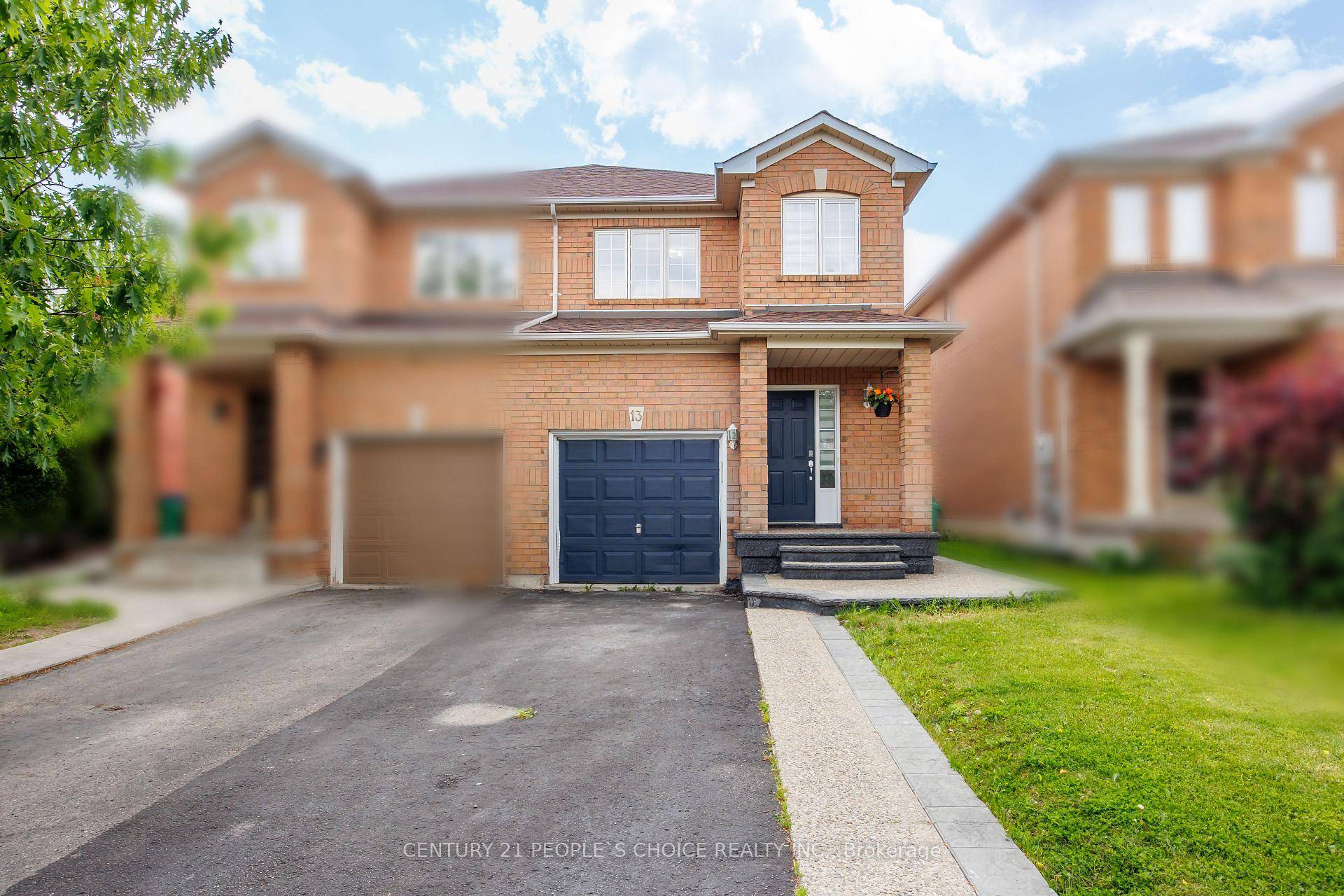 Welcome to the highly sought after community of Fletchers Meadow in Brampton !