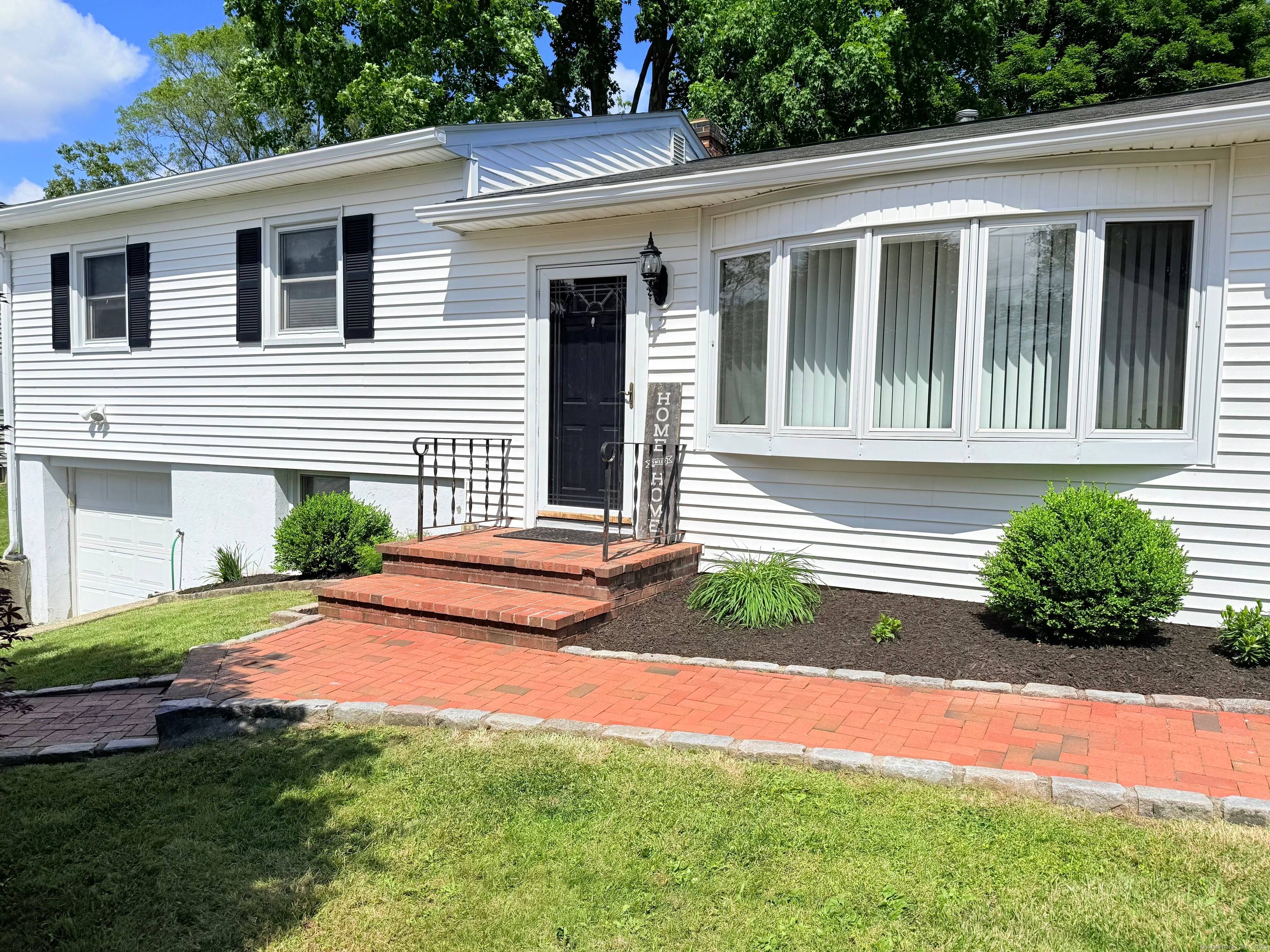Welcome to 2 Laurel Lane !
